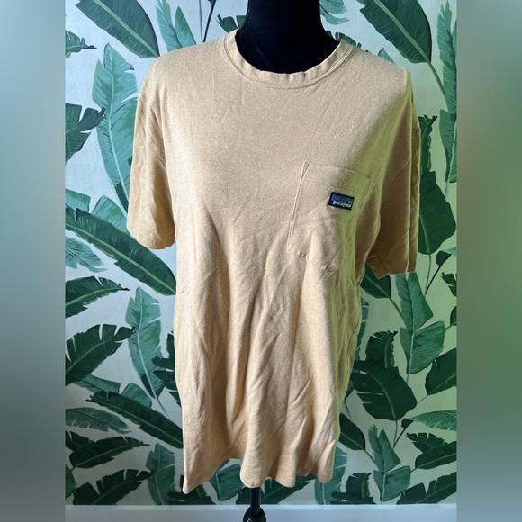 Patagonia Mustard Short Sleeve T-Shirt Size M - Picture 1 of 6